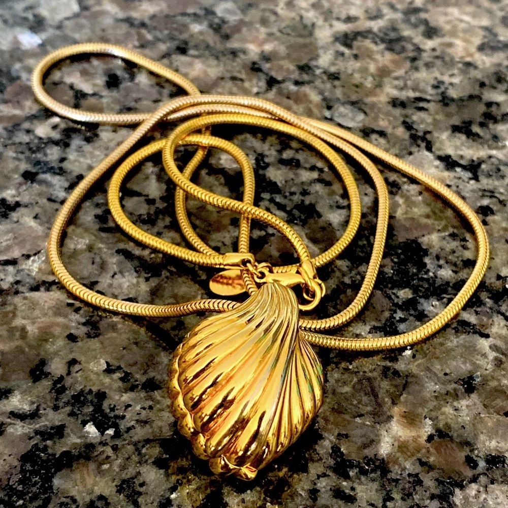 ♻️SOLD♻️ - Vintage Kenneth Jay Lane Clam shell locket necklace - Picture 4 of 6